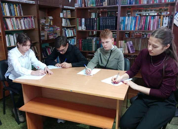 В Троицкой библиотеке проведен профориентационный час «Моё будущее: личност ...
